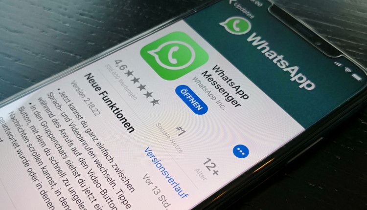 Das WhatsApp-Update lässt sich bei iOS leider nicht manuell verschnellern.