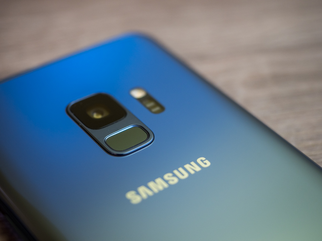 Samsung Galaxy S9 in Coral Blue