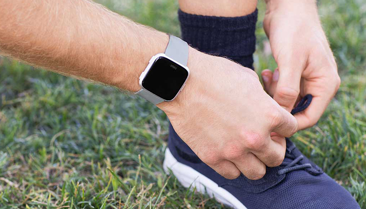 Die neue Fitbi Versa erinnert an die Apple Watch