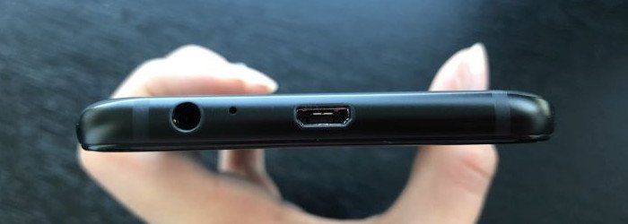 Micro-USB und Kopfhöreranschluss beim Samsung Galaxy A6 (2018)