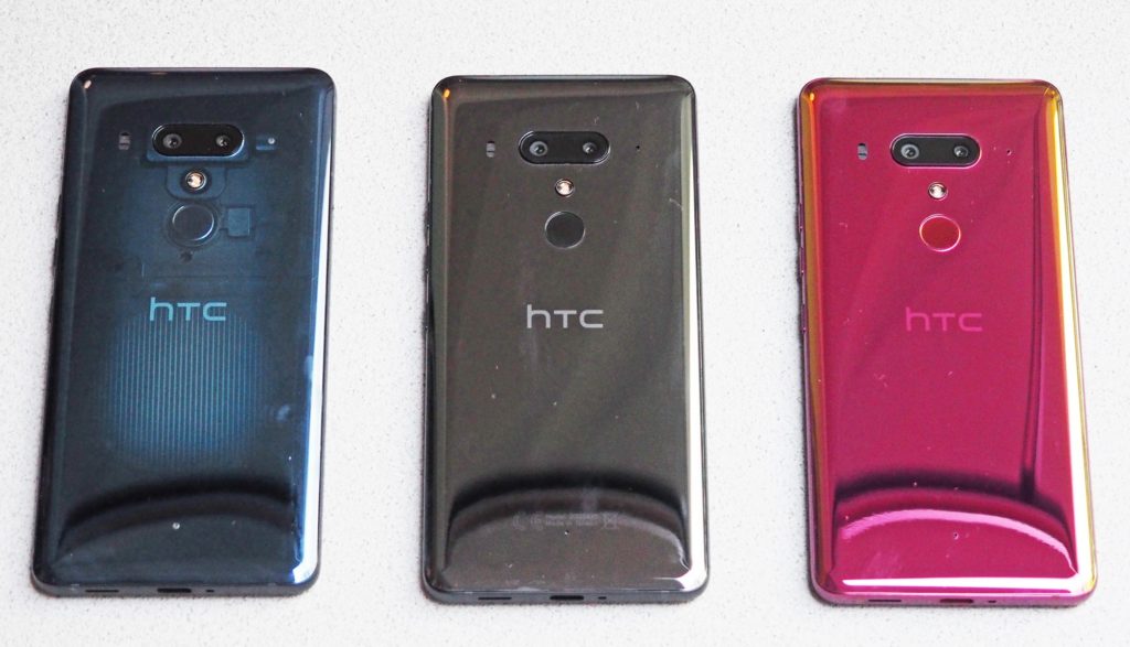 Blau, Schwart und Rot: Die Farben des HTC U12+