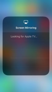 Über das Screen Mirroring-Menü kannst Du dich in Windeseile mit dem Apple TV verbinden.