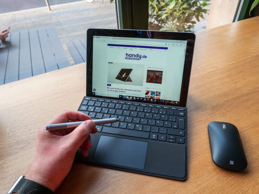 Microsoft Surface Go, Surface Pen, Type Cover, Mobile Mouse