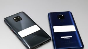 Huawei Mate 20 Pro in Schwarz und Blau