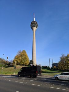 Düsseldorfer Fernsehturm bei Tageslicht mit dem Pixel 3 XL