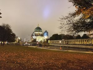 OnePlus 6T: Aufnahme vom Berliner Dom im Nachtmodus