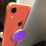 PopSocket als Handyhalterung am Mac Book Air - Rückansicht