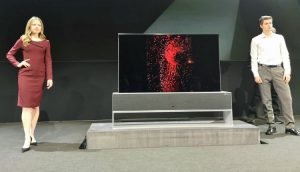 LG OLED TV R im Full View-Betrieb