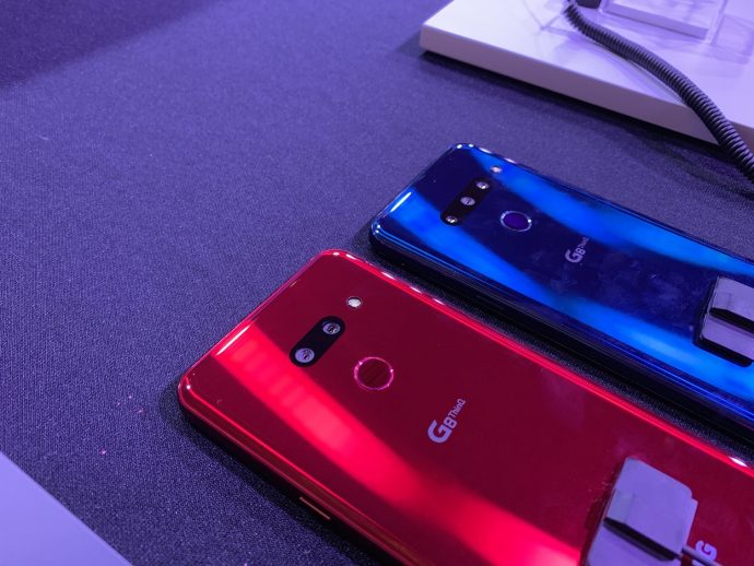 LG G8 ThinQ in Blau und Rot