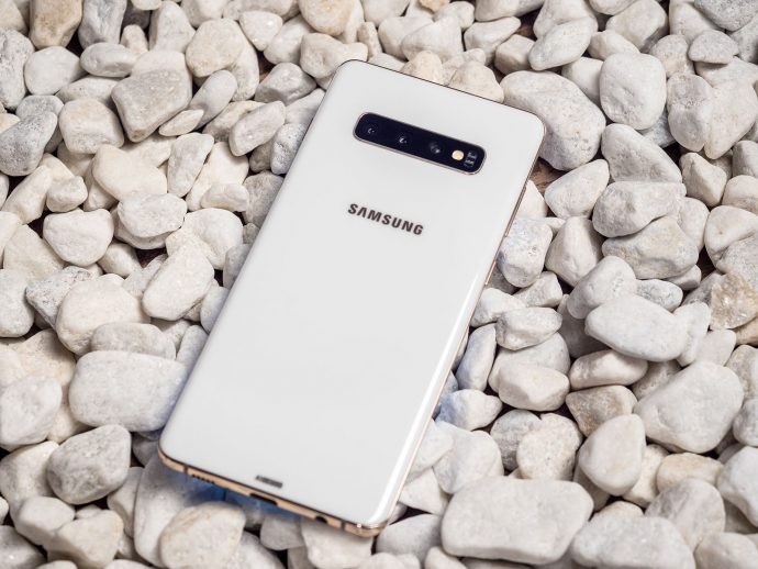 Samsung Galaxy S10+ im Test hinten Ceramic White